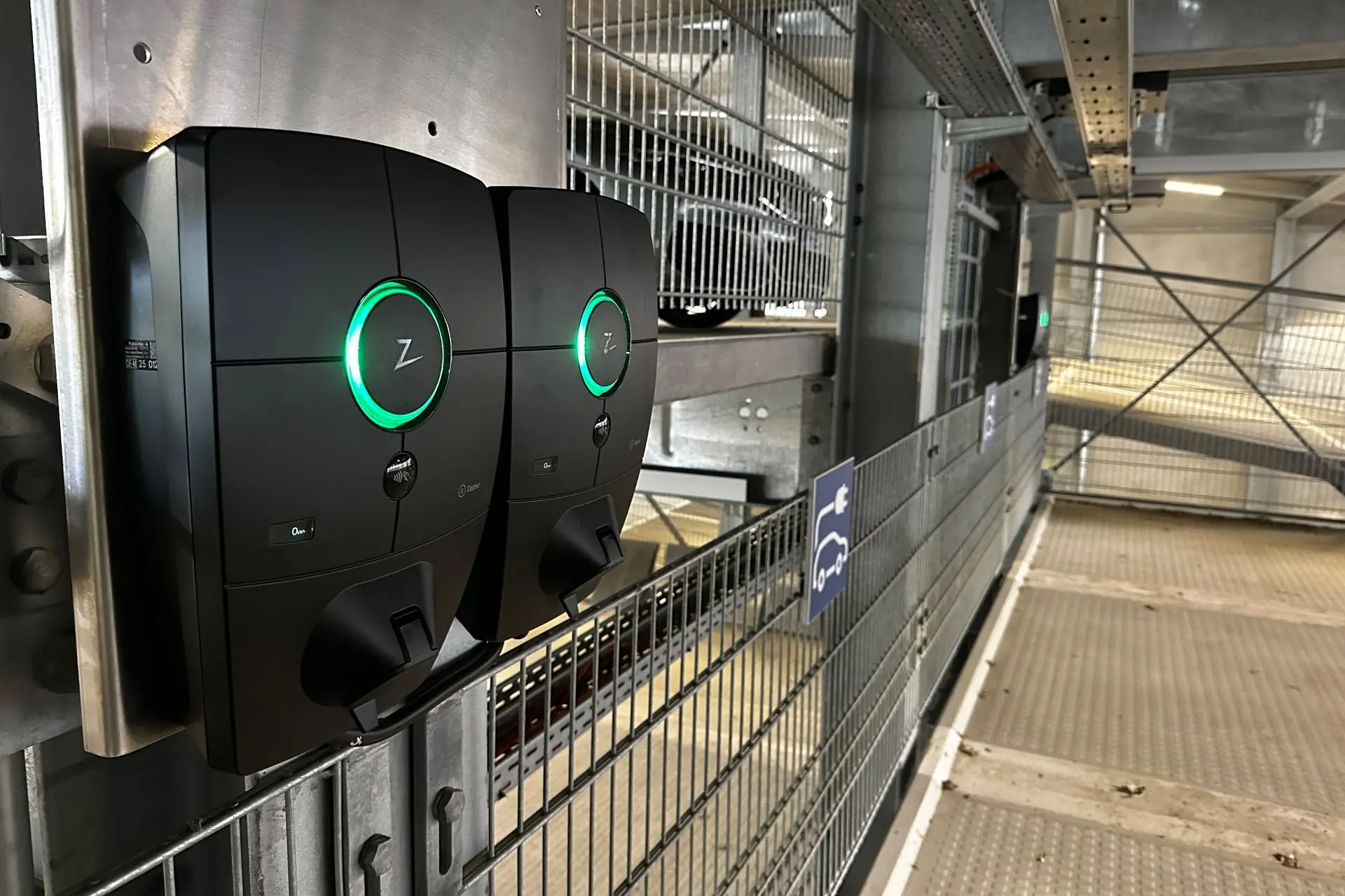 Nahaufnahme einer Zaptec-Ladestation