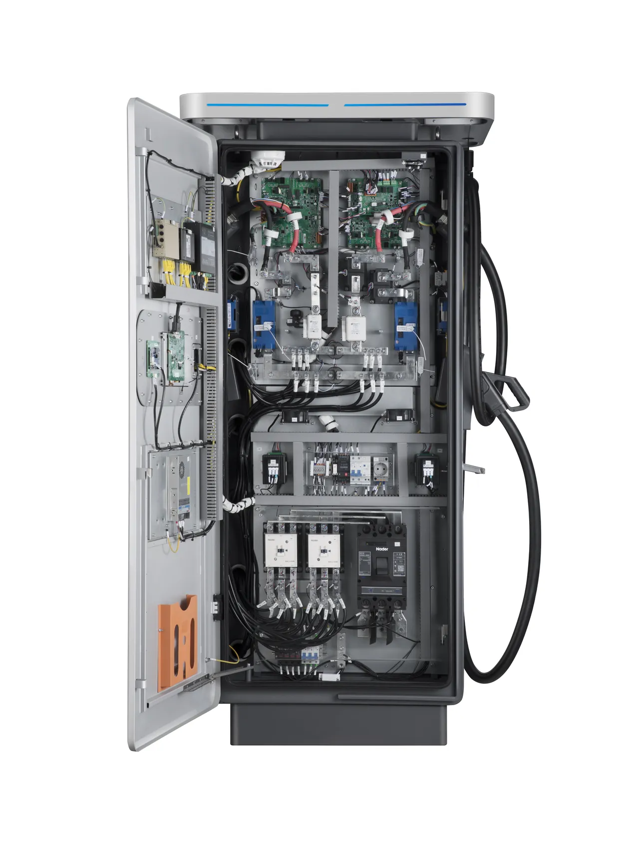 Sungrow IDC180E mit geöffneter Tür: Leistungsmodule, Platinen und Schutztechnik im Inneren