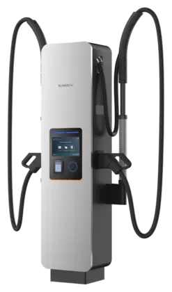 Luftgekühlter Dispenser des Sungrow IDC480E mit zwei CCS2-Ladekabeln am federunterstützten Kabelmanagement