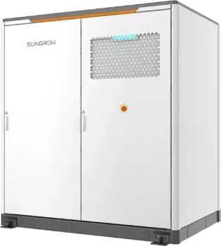 Sungrow PowerStack ST510kWh-125kW-4h: breiter weißer Outdoor-Batterieschrank mit zwei Türen, Sungrow-Logo, Lüftungsgitter und Not-Aus-Taster