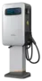 Sungrow IDC30R auf einer Stele, Schrägansicht mit CCS2-Ladekabel
