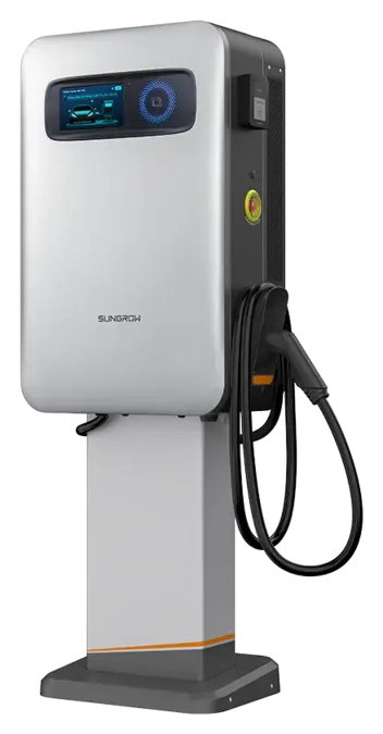 Sungrow IDC30R auf einer Stele, Schrägansicht mit CCS2-Ladekabel