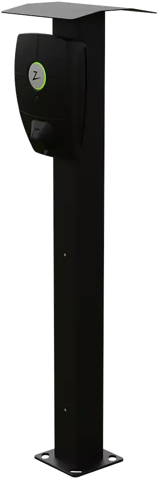 Zaptec Pro Stele (OnePole) in Schrägansicht: schwarze Stele mit Dach und Fußplatte, oben eine Zaptec-Wallbox